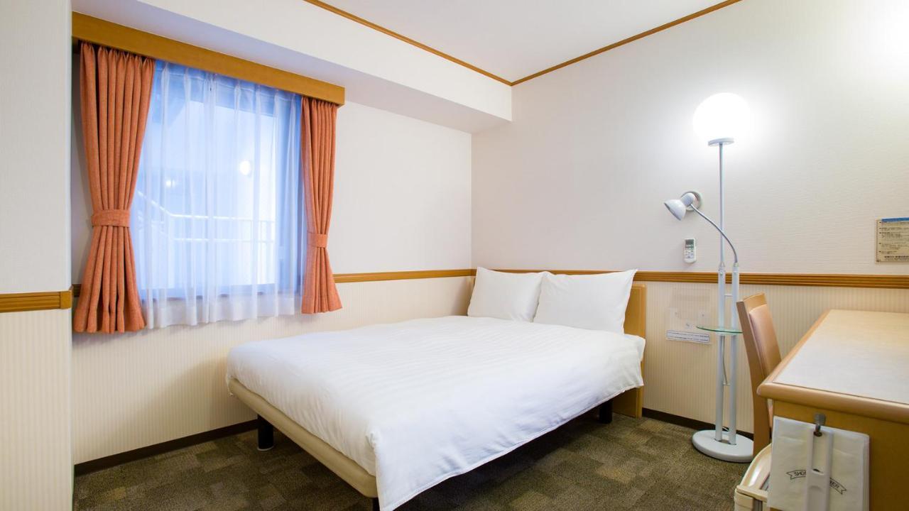 Toyoko Inn Okinawa Naha Kokusai-Dori Miebashi-Eki Exterior foto